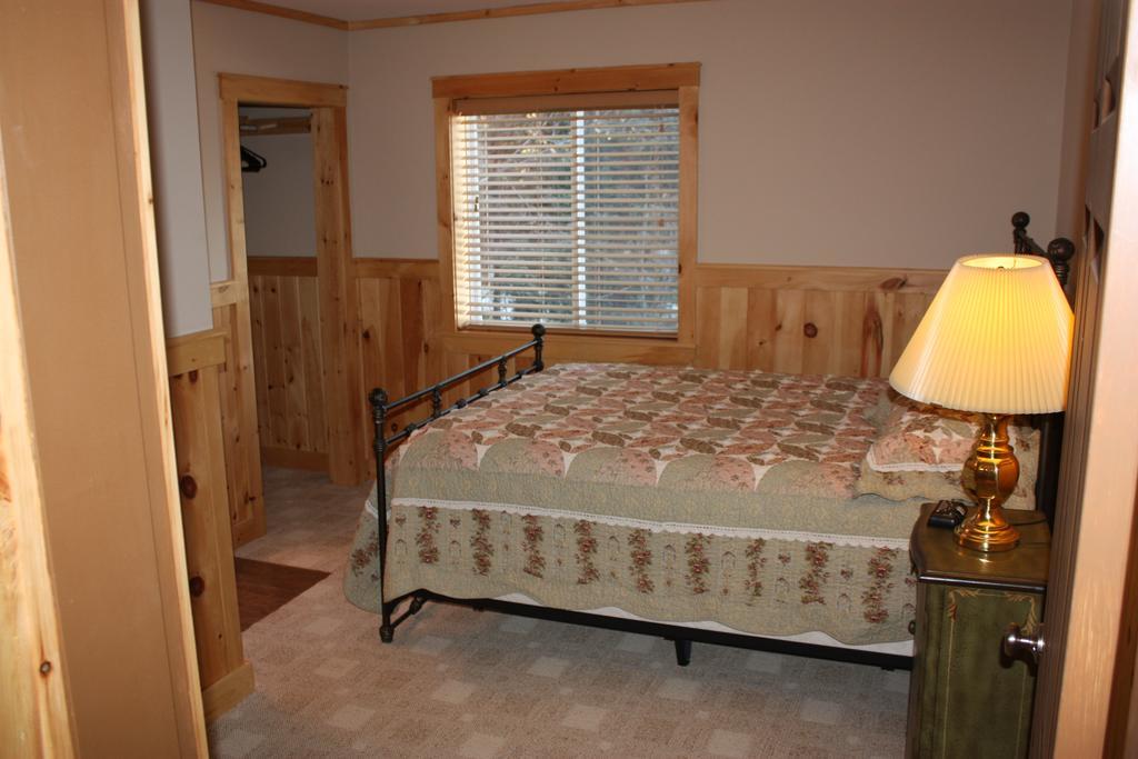 Lake Parlin Lodge & Cabins West Forks Номер фото