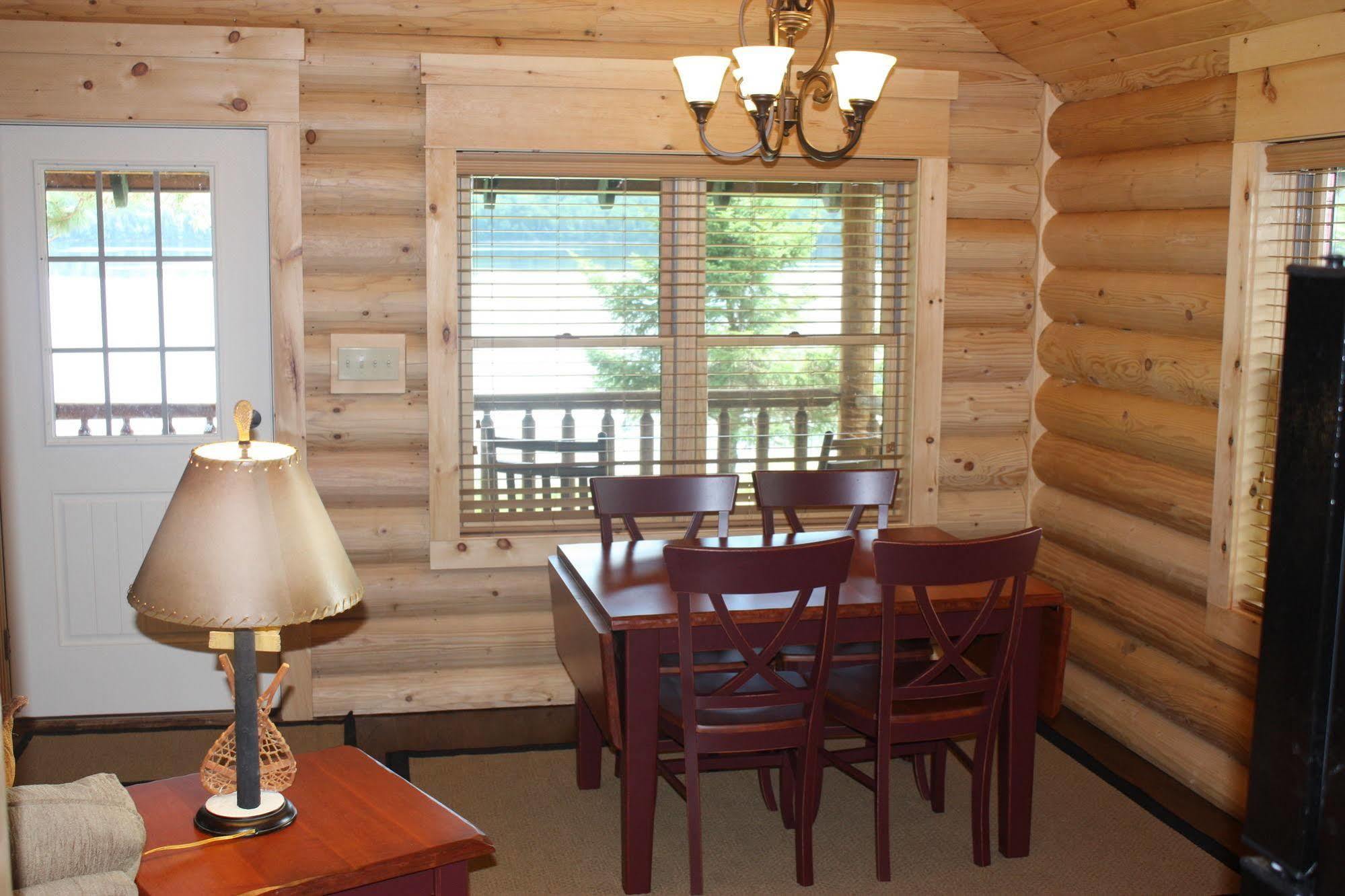 Lake Parlin Lodge & Cabins West Forks Екстер'єр фото
